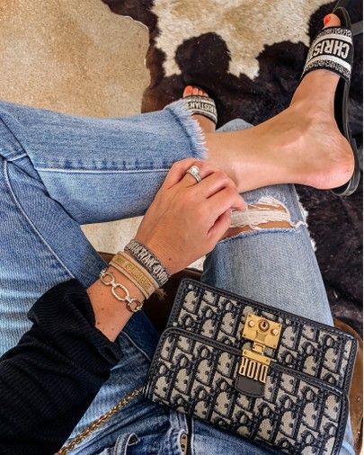 Christian dior bag and friendship bracelet and sandals Christian Dior Dway Slides Outfit, Dway Slide Outfit, Dior Dway Slides Outfit, Dior Slides Outfit, Dior Sandals Outfit, Dior Shoes Outfit, Bracelet Outfit, Dior Slides, Sandals Outfit Summer