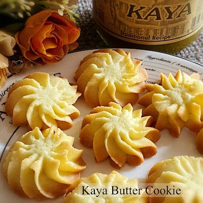 Indonesian Cookies, Cracking An Egg, Butter Spritz Cookies, Cny Cookies, Butter Cookie Recipe Easy, Asian Dessert, Spritz Cookies, Festive Cookies, Baking Recipes Cookies