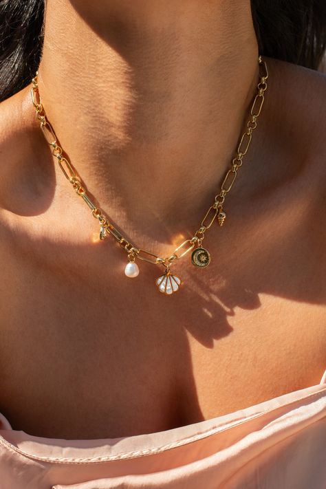 This necklace is for the first girls in the water on a sunny day. With five hand-picked symbols of the beach on the perfect accent chain, this piece was made for the girls love days spent by the ocean, endless swimsuit tan lines, and feel happiest by the water. 14k Gold Plated Nickel-free Length: 18" Maximalism Jewelry, Charm Bar, Beach Jewellery, Summer Beach Jewelry, Pretty Jewelry Necklaces, Unique Jewelry Gifts, Best Friend Jewelry, Jewelry Summer, Jewelry Beach