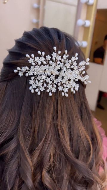 Hairstyles For Bride For Reception, Reception Hairdo For Lehenga, Hair Styles Reception, Bride Hairstyles Indian Wedding Reception, Hair Do For Reception, Hairstyle For Wedding Reception, Hair Styles For Christian Bride, Haïr Style For Wedding Function, Reception Hairdo For Bride