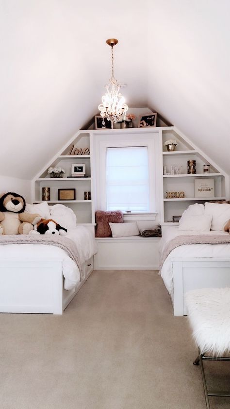 livracaniello | VSCO Attic Room Ideas, Girly Bedroom Decor, Attic Bedroom Designs, Attic Bedrooms, Attic Spaces, Loft Room, Upstairs Bedroom, Bonus Rooms, Attic Bedroom