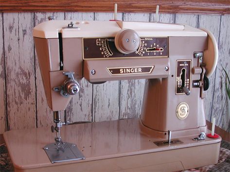 Singer 401 Sewing Machine Modern Sewing Machines, Singer Machine, Singer Sewing Machines, Vintage Machine, Sewing Machine Repair, Vintage Singer, Old Sewing Machines, Antique Sewing Machines, Vintage Sewing Machine