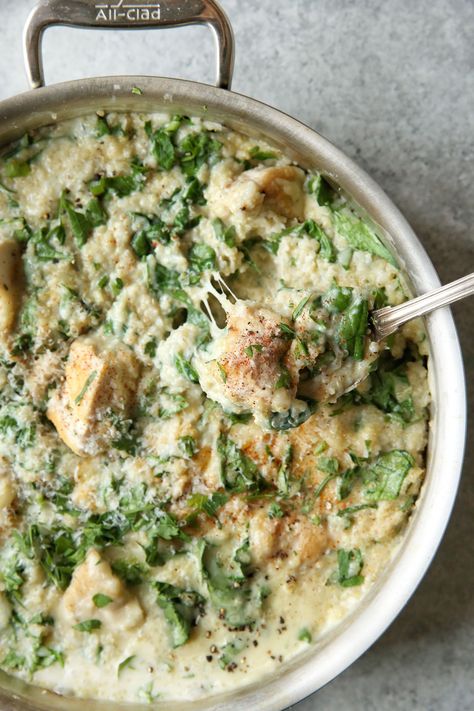 Creamy Cheddar Quinoa with Chicken and Spinach - Delish.com Quinoa With Chicken, Quinoa Recipes Easy, Chicken And Spinach, Spinach Recipes, Quinoa Recipes, Dinner Time, Chicken Dinner, Chicken Dishes, Gourmet Recipes