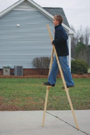 Stilts...you don't see these anymore! My dad made a pair of these for me when I was a child : ) They were so cool and great fun! Wood Toys Diy, Fun Party Games, Childhood Days, Backyard Play, Stilts, Childhood Toys, Something Old, Wood Toys, Kids Chairs