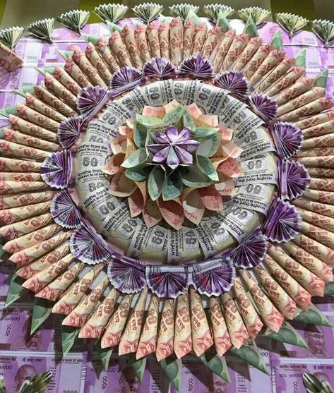 Rose Garland Wedding, Pista Shell Crafts, Money Creation, Handmade Rakhi Designs, Indian Wedding Gifts, Home Flower Decor, Thali Decoration Ideas, Money Flowers, Wedding Gift Pack