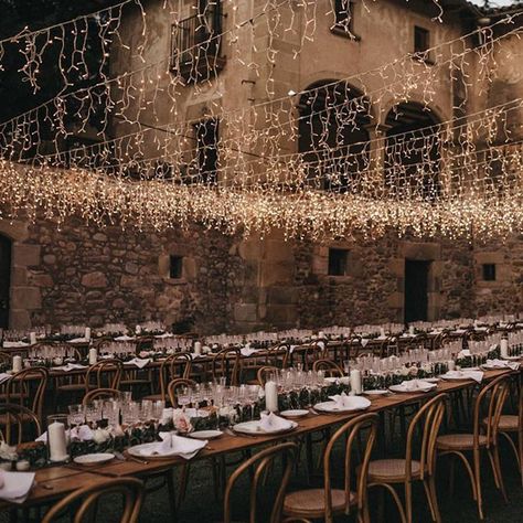 Wedding Chicks® on Instagram: “Wedding nights like these 📸: @serfincastillo, lights: @artificeevents | Tag someone who would love this #receptiondecor ✨✨✨” Dinner Under The Stars, Dinner Event, Instagram Wedding, Wedding Chicks, Big Night, Elephant Wedding, Wedding Night, Under The Stars, Wedding Thank You Cards