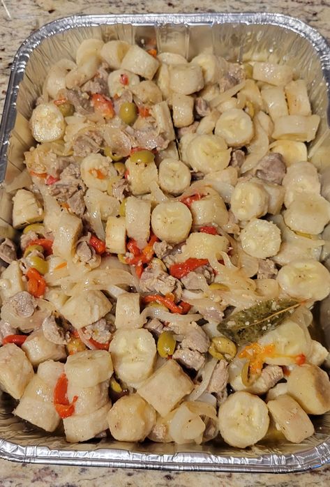 Christmas side dish (puerto rican) Puerto Rican Food Buffet, Puerto Rican Catering, Puerto Rican Wedding Ideas, Puerto Rican Wedding Food, Puerto Rican Thanksgiving Dinner, Puerto Rican Party Food, Puerto Rican Side Dishes, Puerto Rican Christmas Food, Traditional Puerto Rican Food