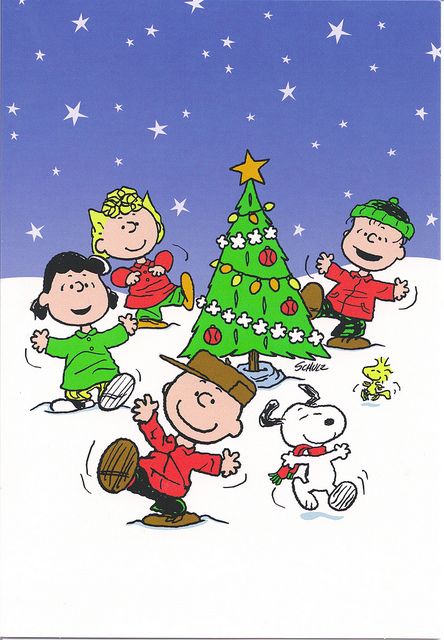 .!!.             Snoopy ♥  The Peanuts and Charlie Brown love dancing around the Christmas Tree! Snoopy Christmas Tree, Peanuts Gang Christmas, Brown Christmas Tree, A Charlie Brown Christmas, Charlie Brown Christmas Tree, Woodstock Snoopy, Funny Christmas Tree, Christmas Tree Svg, Peanuts Cartoon