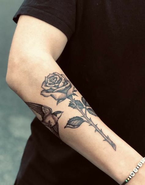 Tattoos Arm Mann, Rose Tattoo On Arm, Tattoo On Arm, Rose Tattoo Sleeve, Rose Tattoos For Men, Small Rose Tattoo, Palm Tattoos, Swallow Tattoo, Black Rose Tattoos