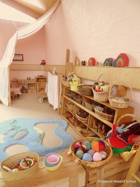 Waldorf parent and child group or little Kindergarten Waldorf Playroom, Waldorf Preschool, Waldorf Kindergarten, Montessori Playroom, Montessori Room, Waldorf Toys, Salou, Waldorf Inspired, Reggio Emilia