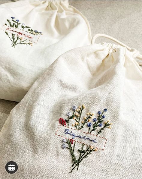 Diy Bags From Old Clothes, Cloth Tote Bags, Simple Hand Embroidery Patterns, Embroidery Hearts, Hand Embroidery Patterns Flowers, Hand Embroidery Videos, Hand Embroidery Projects, Embroidery Bags, 자수 디자인