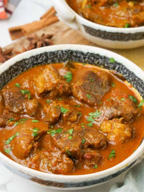 Authentic Mutton Rogan Josh Recipe (Lamb Rogan) Lamb Rogan Josh Recipe, Mutton Rogan Josh, Rogan Josh Recipe, Mutton Meat, Rogan Josh, Lamb Dishes, Dry Ginger, Curry Dishes, Naan Bread