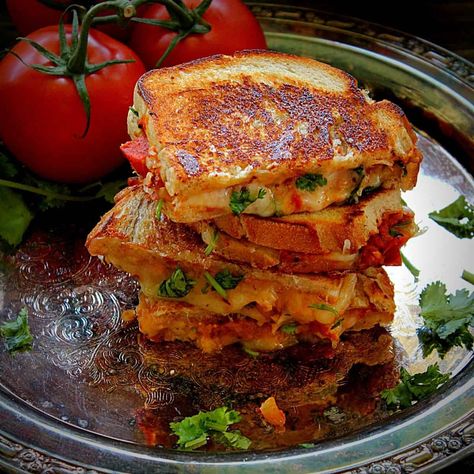 Cheese With Tomato, Chutney Sandwich, Sandwich Recipes Indian, Grilled Cheese With Tomato, Paneer Sandwich, Grilled Sandwiches, Toast Sandwich, Tomato Chutney, Cheese Tasting