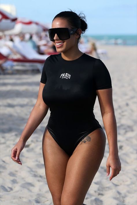 Kanye West Girlfriend, Chaney Jones, Kanye Style, Ivona Zupet, Yeezy Style, Kanye Fashion, Julia Fox, Swimming Costumes, Kim Kardashian Style