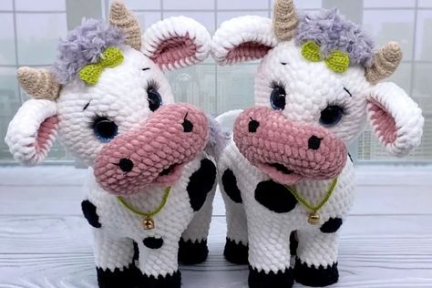 21 Cool Cow Crochet Patterns (Including Pictures) - Cotton & Cloud Crochet Pets, Beginner Amigurumi, Cow Stuff, Crocheted Cow Pattern, Cow Craft, Watermelon Baby, The Whoot, Amigurumi Cow, Crochet Cow