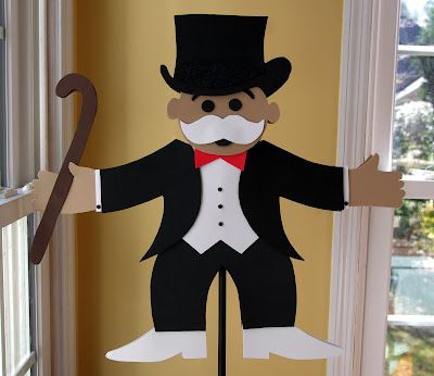 Life in Wonderland: Monopoly Moguls in Training Monopoly Party Decorations, Monopoly Classroom, Monopoly Birthday, Monopoly Themed Parties, Monopoly Theme, Bar Mitzvah Centerpieces, Auction Themes, Monopoly Party, Board Game Themes