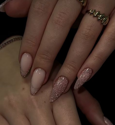 Sparkly Nye Nails, Almond Nails New Years, Almond Glitter Nails, Mandel Nails, Nye Nails, Elegant Touch Nails, Bridal Nails Designs, Nails Sparkle, Golden Nails