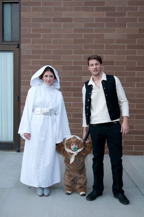 Star Wars Family Costumes, Family Costumes Diy, Star Wars Halloween Costumes, Star Wars Halloween, Baby First Halloween, Halloween Photography, Cute Couple Halloween Costumes, Star Wars Costumes, Family Costumes