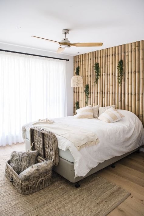 Bamboo In Bedroom, Bamboo Wall Bedroom, Small Beach House Bedroom Ideas, Diy Bamboo Headboard, Bamboo Bedroom Ideas, Oasis Bedroom Ideas, Bamboo Bedroom Decor, Tropical Bedroom Ideas, Japandi Style Bedroom