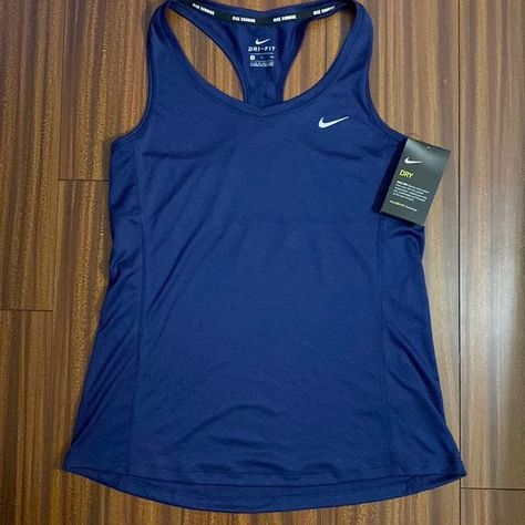 Sports Shirts Women, Beachy Shirts, Volleyball Fits, Track Essentials, Track Shirts, Track Fits, Track Outfits, Sport Fits, Nike Top