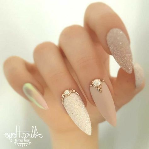 Ongles Bling Bling, Trendy Nail Art Designs, Nail Polish Art, Her Nails, Nail Design Ideas, Striped Nails, Pearl Nails, Art Easy, Nail Polish Designs