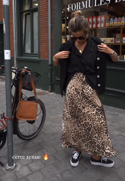 Animal Print Midi Skirt Outfit, Leopard Print Satin Skirt Outfit, Leopard Silk Skirt Outfit, Leopard Satin Skirt Outfit, Printed Midi Skirt Outfit, Leopard Skirt Outfit, Silk Skirt Outfit, Skirt Outfit Casual, Dress Room