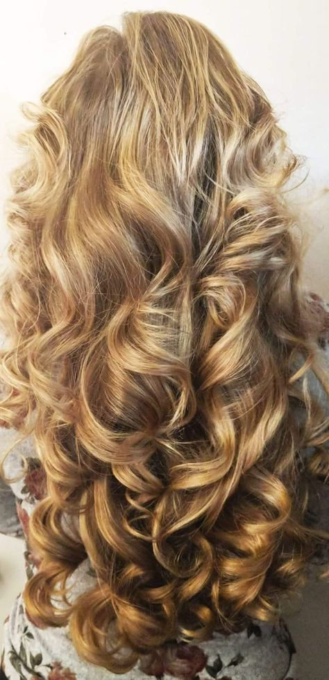 Spiral Curls For Long Hair, Big Bouncy Curls Long Hair, Tight Curls For Long Hair, Cozy Curlers, Easy Heatless Curls, Heatless Overnight Curls, Big Curls For Long Hair, Way To Curl Your Hair, Blond Curls