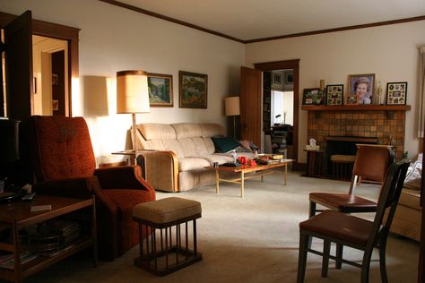 Living Room Birds Eye View, Grandparents Living Room, Family Living Room Aesthetic, Cozy Antique Living Room, 2000 Living Room, 1950 Living Room, 2000s Living Room, Living Room 90s, Living Room 80s