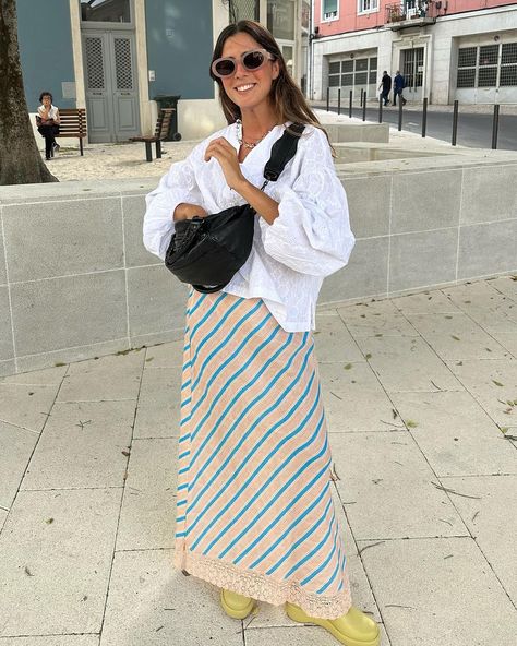 non-matching items are the ones that match better @merculesrocks 💛 | Instagram Striped Skirt Outfit Summer, Chic Outfit Summer, Striped Skirt Outfit, Outfit Long Skirt, Feminine Aesthetic Outfits, Thursday Mood, Silk Skirt Outfit, Colorful Summer Outfits, Outfits Dressy