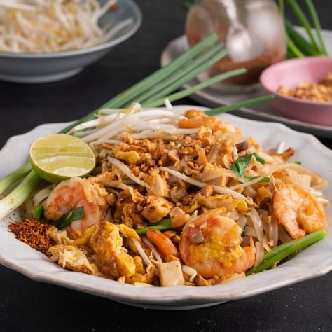 Prawn Pad Thai, Traditional Bolognese, Gluten Free Chinese, Marion Grasby, Marion's Kitchen, Pad Thai Recipe, Chicken Chow Mein, Asian Noodles, Noodle Dishes