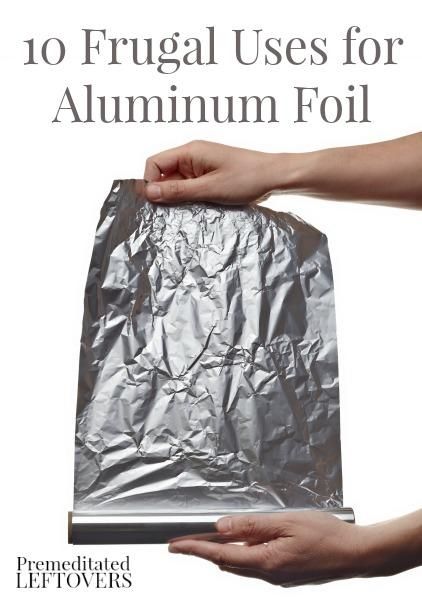 Your grandma saved foil is because it is so useful! Here are 10 Frugal Uses for Aluminum Foil - Creative ways to use aluminum foil that can save you money. Warming Foods, Paperless Kitchen, Quart Size Mason Jars, Aluminium Foil, Currently Reading, Tin Foil, Zero Waste Living, Zero Waste Lifestyle, Dryer Sheets