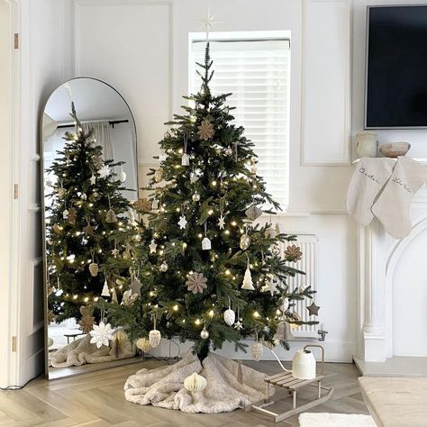 Simple but still perfect. This Christmas tree display idea is perfect for those of you who have a narrow space. You can place a Christmas tree in the corner area and in front of the mirror. The mirror that is behind the Christmas tree will present a wider view of the room and look very festive. In Front of Mirrors from @joannes_home2 #christmastreeideas #christmastreeplacementideas Fireplace Christmas Decorations, Simple Christmas Tree Decorations, Mini Christmas Tree Decorations, Christmas Mirror, Tree Interior, Minimalist Christmas Decor, Christmas Cones, Christmas Trees For Kids, Christmas Fireplace Decor