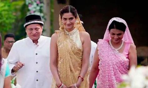 Parsi New Year, Gara Saree, Positive Person, Saree Wearing, Sonam Kapoor, Traditional Attire, Saree Look, Watch Videos, Video Player