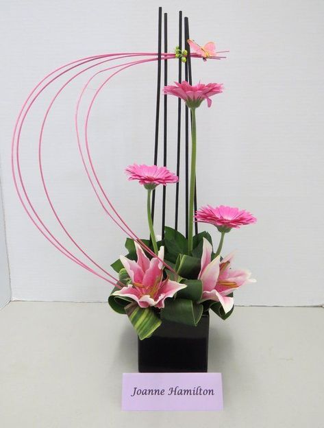 Grocery Store Flowers, Tulip Arrangement, Arreglos Ikebana, Contemporary Flower Arrangements, Floral Design Classes, Floral Art Arrangements, Hotel Flowers, Bouquet Art, Rose Flower Arrangements