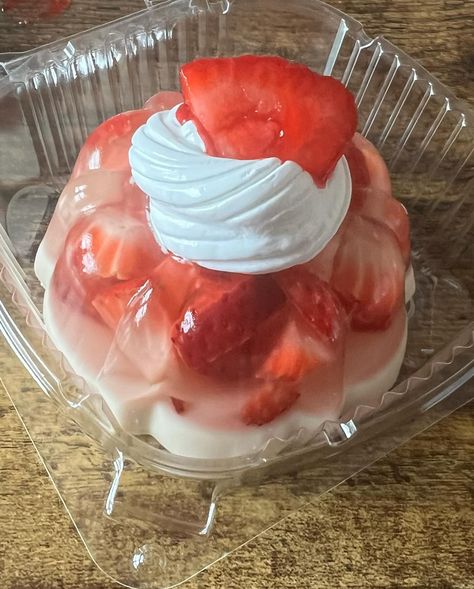 ENCAPSULATED STRAWBERRY WITH MILK GELATIN/ Fresas encapsulada con gelatina de leche. Milk Gelatin, Sweet Desserts, Milk, On Instagram, Quick Saves, Instagram