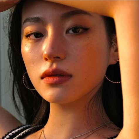 Perfect Model Face, Asian Character Inspiration, Moles On Face, Light Makeup Looks, Random Video, Portrait Pictures, Girl Portrait, Face Photography, Aesthetic People