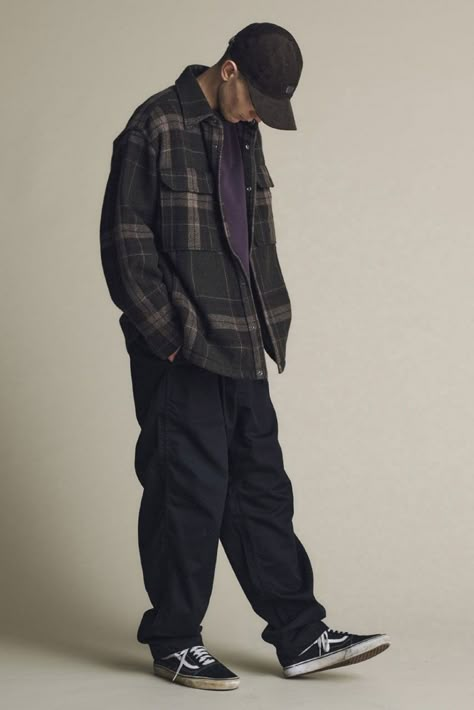 Men Winter Clothing Styles, Hypebeast Outfit Men, Streetwear Men Outfits Street Fashion, Mens Clothing Styles Streetwear, Japanese Workwear, Gangster Style, Cholo Style, The North Face Purple, North Face Purple