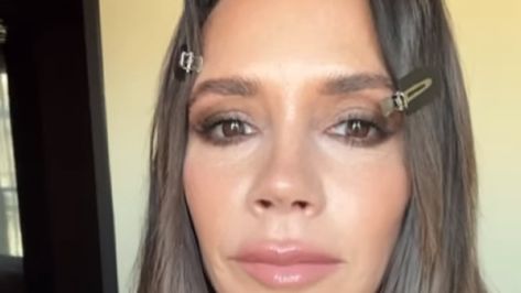 Victoria Beckham explains how she gets her full smokey eye Victoria Beckham Smokey Eye, Sunkissed Makeup, Smudged Eyeliner, Emma Bunton, Eyeliner Looks, Eva Longoria, Gel Eyeliner, Spice Girls, Smokey Eye