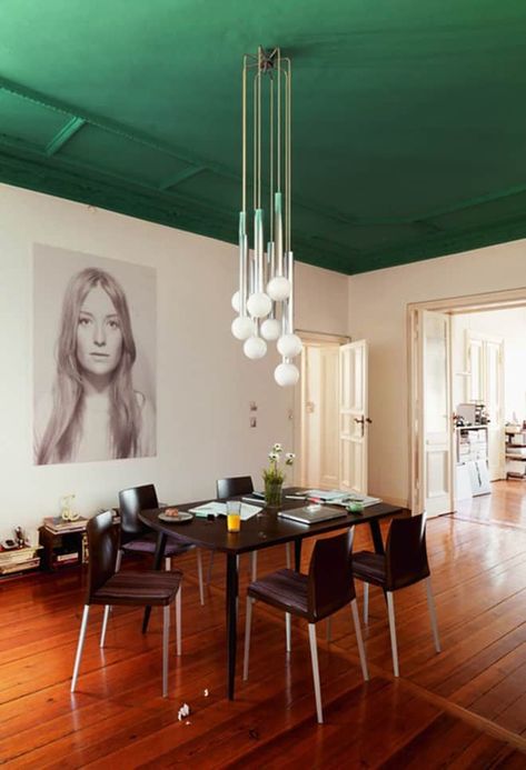 An Emerald Green Dining Room Ceiling | Kitchn Emerald Green Rooms, Diptyque Candles Decor, Green Ceiling, Boho Apartment, Yellow Ceiling, Green Chandeliers, Green Dining Room, Dining Room Ceiling, Colored Ceiling