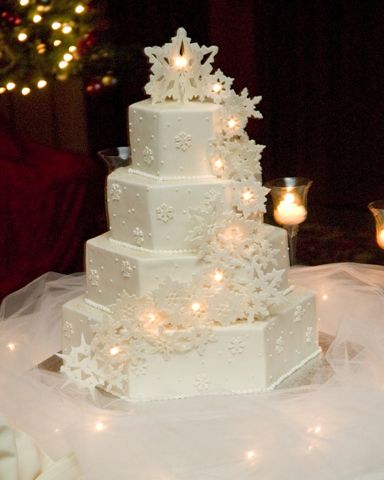 Winter wonderland wedding cake    Kelli's wedding... SNOWFLAKES (even if it is a beach wedding!) LOL Snowflake Wedding Cake, Winter Wonderland Wedding Cakes, Wonderland Wedding Cake, Winter Torte, Winter Wedding Cakes, Christmas Wedding Cakes, Snowflake Cake, Snowflake Wedding, Winter Wedding Cake