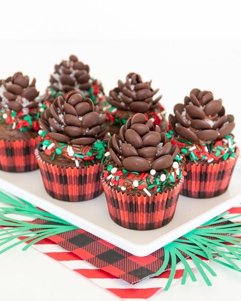 These chocolate pine cone cupcakes are the perfect addition to your Christmas dessert table. Perfect for those winter lumberjack party themes, these easy chocolate pinecones are sure to be the talk of the table! Using melted chocolate, you can shape the chocolate pinecone pieces any way you want! #Christmascupcakes #chocolatepinecones #pinecone #lumberjackparty #cupcaketopper #pineconetopper Chocolate Pinecones, Christmas Log Cake, Buffalo Plaid Party, Wonderland Party Theme, Homemade Chocolate Cupcakes, Winter Wonderland Party Theme, Cone Cupcakes, Christmas Cupcakes Decoration, Christmas Dessert Table