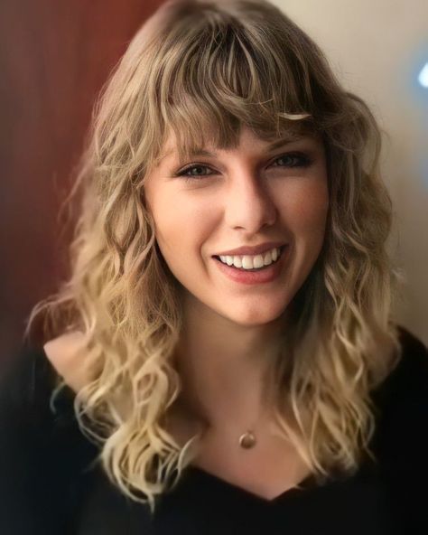 Long Hair Natural Curls, Blonde Ringlets, Taylor Swift Hairstyles, Iconic Taylor Swift, Long Hair Natural, Short Long Hair, Twitter Video, Popsugar Beauty, Billboard Music