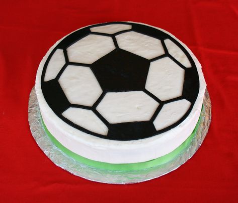 soccer ball cake - too bad I don't have a cricut... Birthday Cake For Men Easy, Birthday Cake For Men, Soccer Ball Cake, Soccer Birthday Cakes, Cake For Men, Father's Day Cake, Cricut Cake, Soccer Cake, Soccer Birthday Parties