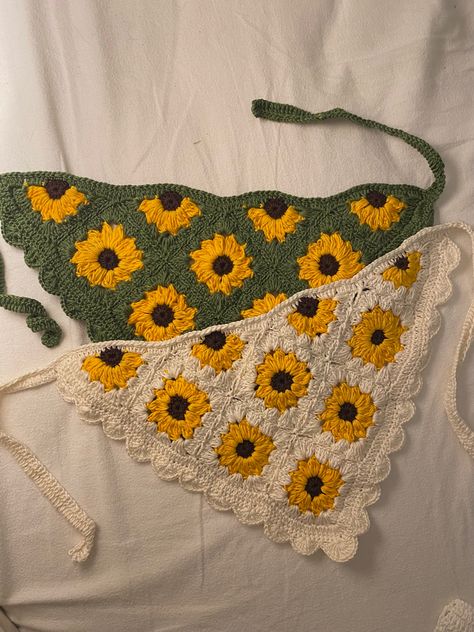 Sunflower Bandana🌞 Bandana Crochet Pattern Free, Bandana Crochet Pattern, Hair Kerchief, Bandana Crochet, Triangle Bandana, Kerchief Hair, Sunflower Crochet, Bandana Hair, Daisy Hair