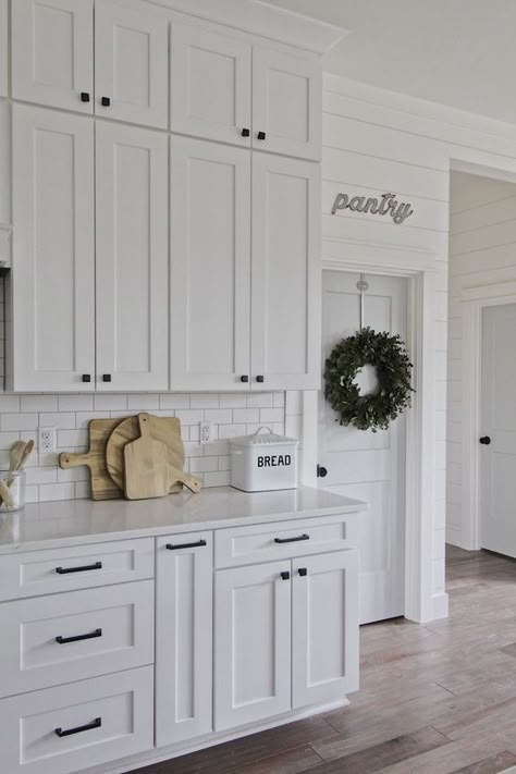 White cabinets, black hardware, wood accents + we like the flooring Cabinet Hardware Placement, Modern Farmhouse Kitchen Cabinets, Model Dapur, White Shaker Kitchen, Kabinet Dapur, Shaker Kitchen Cabinets, Farmhouse Kitchen Cabinets, Kitchen Cabinets Decor, New Kitchen Cabinets