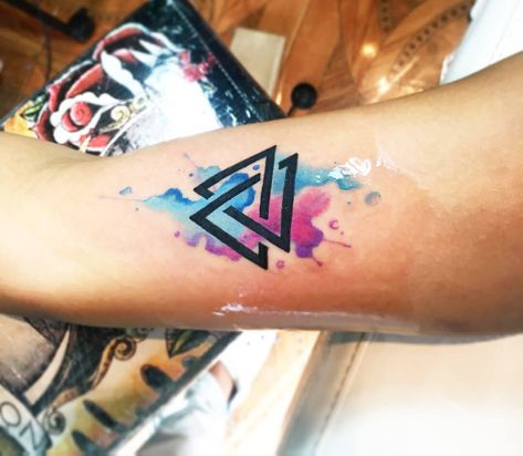 Valknut Tattoo Design, 3 Triangle Tattoo, Photo Triangle, Small Tattoos For Ladies, Valknut Tattoo, Star Tattoos For Men, Triangle Tattoo Design, Arrow Tattoos For Women, Anniversary Tattoo