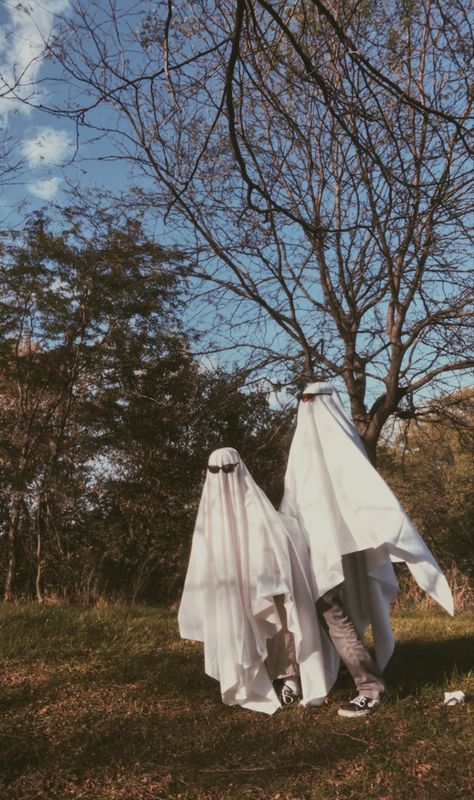 Ghost With Glasses Costume, Ghost Sunglasses, Ghost With Glasses, Sunglasses Photoshoot, Glasses Costume, Ghost Photoshoot, Oversized Glasses, Cool Glasses, Halloween Vibes