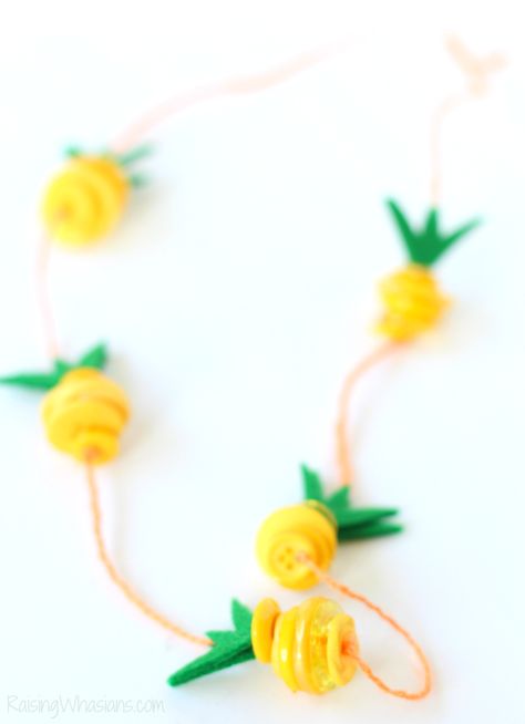 Pineapple Necklace Kids Craft #Moana Moana Crafts, Pineapple Crafts, Diy Pineapple, Hawaiian Crafts, Recycled Crafts Kids, Diy Wings, Pineapple Necklace, Edible Crafts, Pineapple Parties