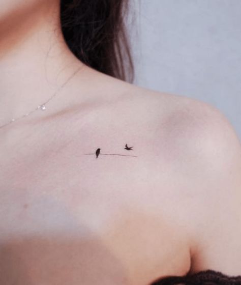 Shoulder Tattoos For Females, Simple Shoulder Tattoo, Tattoos For Females, Front Shoulder Tattoos, Girl Shoulder Tattoos, Vogel Tattoo, Small Shoulder Tattoos, Petit Tattoo, Flower Tattoo Shoulder