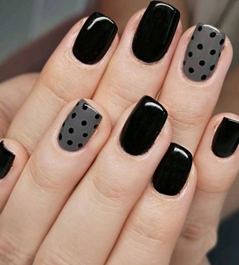 Fall Nails With Black Accent, Black Nails With Polka Dots, Short Black Nails Designs Simple, Short Nails 2024 Winter, Black Fingernail Designs, Dark Tip Nails, Fall Nail Color Designs, Black Nails Dip, Dark Gray Nail Ideas